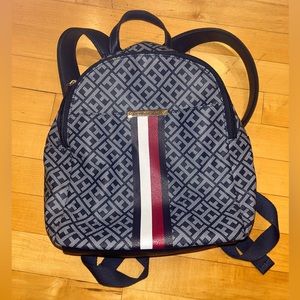 Tommy Hilfiger
Ainsley II Smalldome Backpack Coated Square Monogram